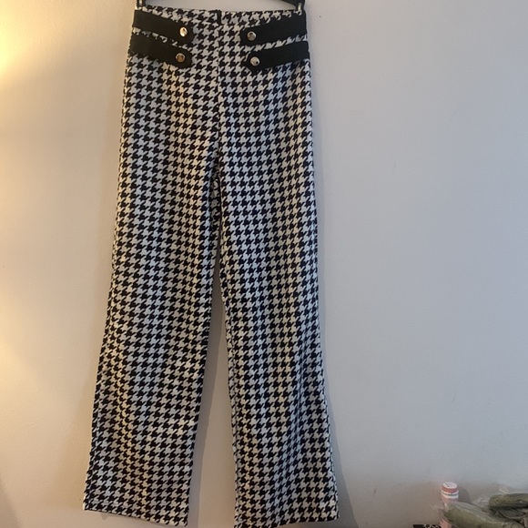 UDEAR - Black & White Houndstooth Button-Accent Straight-Leg Pants - Picture 2 of 8
